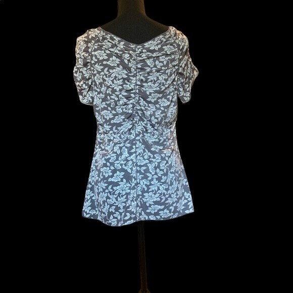 5/$15 Max Studio Blouse - Picture 2 of 6